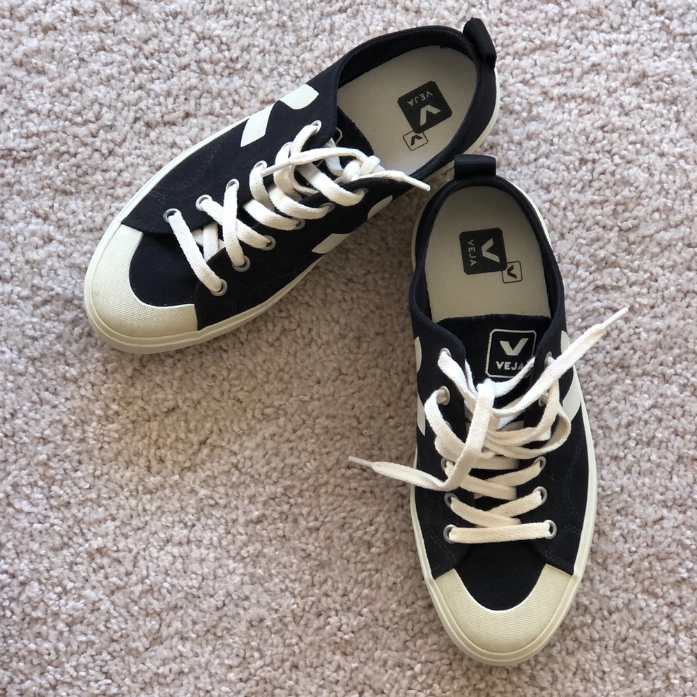 Veja Nova Canvas black/white Size 7